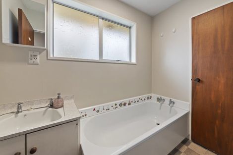 Photo of property in 1/11 Salford Avenue, Redwood, Christchurch, 8051