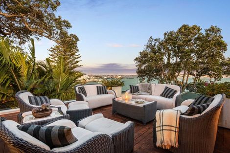 Photo of property in 13 Stanley Point Road, Stanley Point, Auckland, 0624