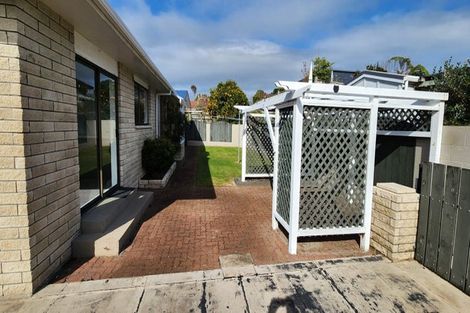 Photo of property in 17 Antonia Place, Bell Block, New Plymouth, 4312