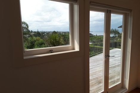 Photo of property in 2/128 Aberdeen Road, Campbells Bay, Auckland, 0620