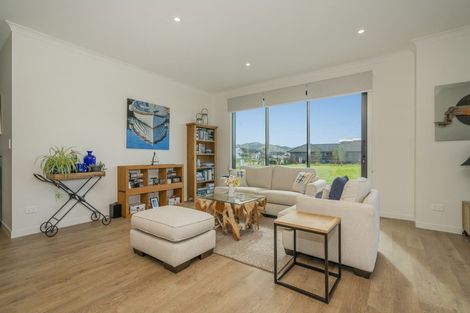 Photo of property in 35 Awatea Drive, Whitianga, 3510