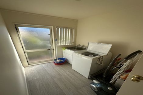 Photo of property in 36 Barbados Drive, Unsworth Heights, Auckland, 0632