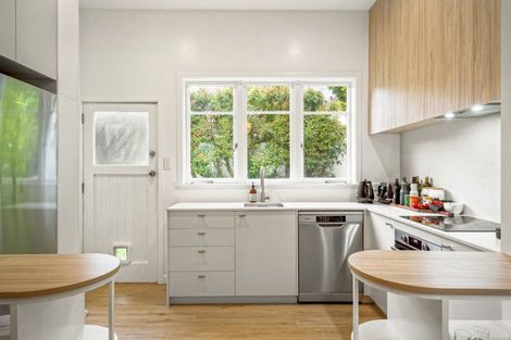 Photo of property in 33 Sentinel Road, Herne Bay, Auckland, 1011