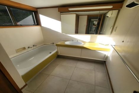 Photo of property in 7 Francis Bell Grove, Lowry Bay, Lower Hutt, 5013