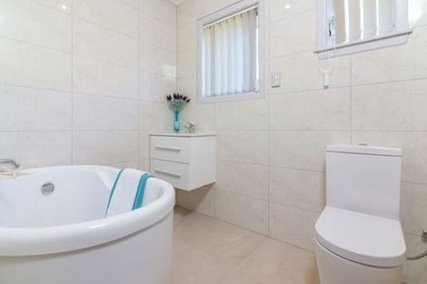 Photo of property in 139 Henderson Valley Road, Henderson, Auckland, 0612