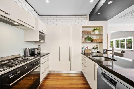 Photo of property in 534 Broadway, Strathmore Park, Wellington, 6022