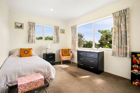 Photo of property in 2 Gendo Avenue, Henderson, Auckland, 0612