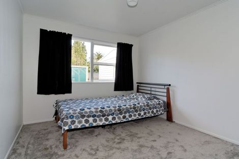 Photo of property in 2 Castleford Street, Green Bay, Auckland, 0604