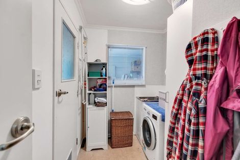 Photo of property in 16 Antrim Place, Hokowhitu, Palmerston North, 4410