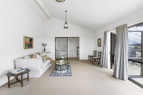 Photo of property in 20a East Coast Road, Milford, Auckland, 0620