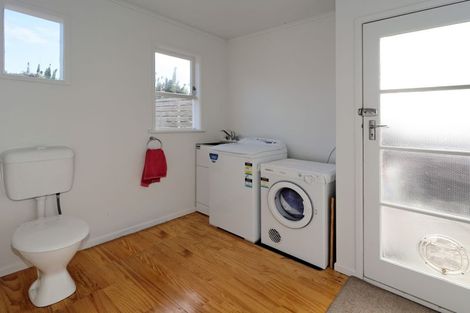 Photo of property in 2 Castleford Street, Green Bay, Auckland, 0604