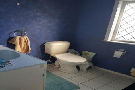 Photo of property in 942 East Coast Road, Northcross, Auckland, 0630