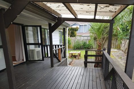 Photo of property in 2/44 Darren Crescent, Half Moon Bay, Auckland, 2012