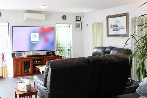 Photo of property in 14 Waimoko Glen, Swanson, Auckland, 0612