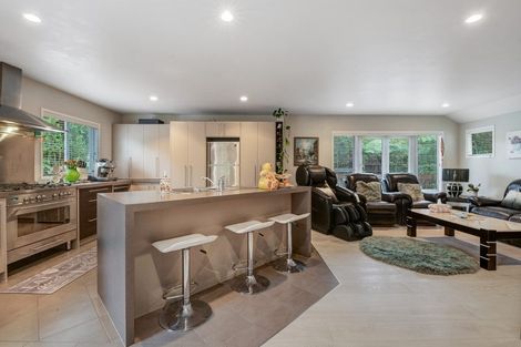 Photo of property in 15 Springwater Vale, Unsworth Heights, Auckland, 0632