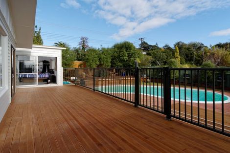 Photo of property in 2 Castleford Street, Green Bay, Auckland, 0604