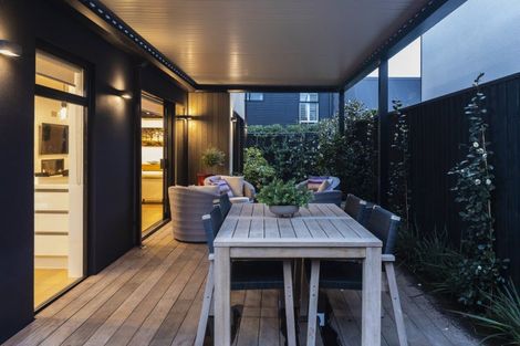 Photo of property in 21 Aikmans Road, Merivale, Christchurch, 8014