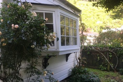 Photo of property in 12 Poplar Grove, Thorndon, Wellington, 6011