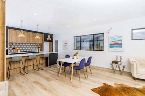 Photo of property in 21 Vinistra Road, Kumeu, 0810