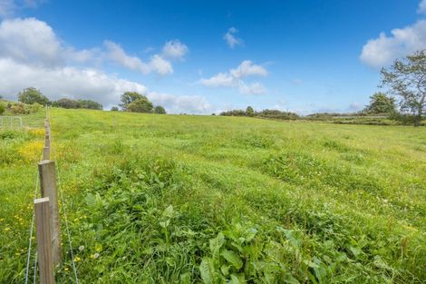 Photo of property in 2 Pine Road, Ngunguru, Whangarei, 0173