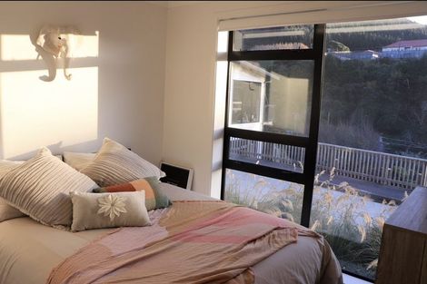 Photo of property in 2 Ara Paripari, Tawa, Wellington, 5028