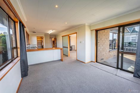 Photo of property in 12 Timaru Road, Waimate, 7924