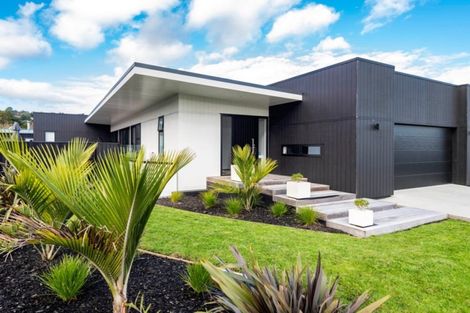 Photo of property in 16 Awanui Crescent, Matakana, 0985
