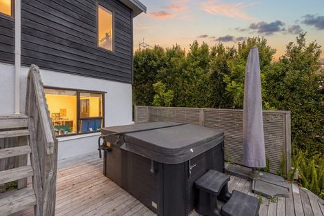 Photo of property in 12 Braemar Road, Rothesay Bay, Auckland, 0630