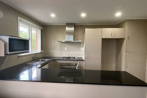Photo of property in 15 Kiernan Place, Kelston, Auckland, 0602