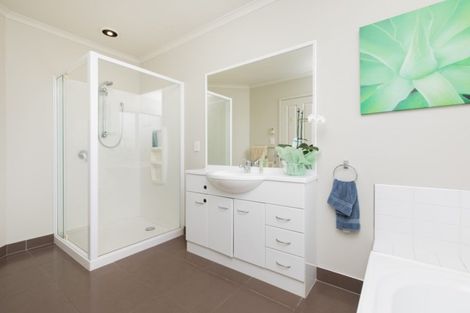 Photo of property in 7 Bovill Way, Tuakau, 2121