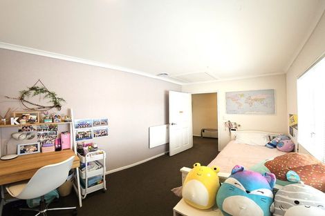 Photo of property in 93a Taylor Terrace, Tawa, Wellington, 5028