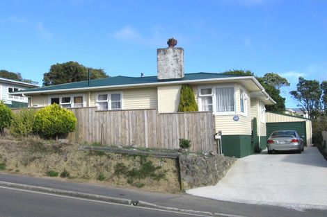 Photo of property in 26 Horokiwi Road West, Newlands, Wellington, 6037