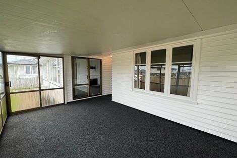 Photo of property in 25 Hill Crescent, Papakura, 2110