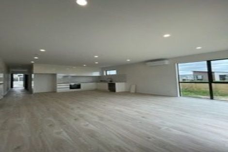 Photo of property in 7 Taiororua Avenue, Massey, Auckland, 0614