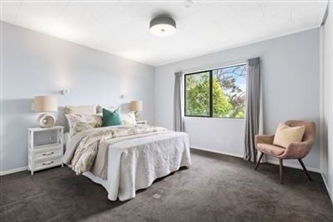 Photo of property in 1/48 Barbados Drive, Unsworth Heights, Auckland, 0632