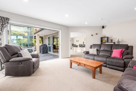 Photo of property in 17 Kaimai Place, Aotea, Porirua, 5024