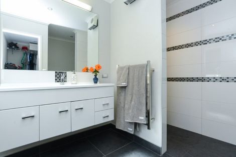 Photo of property in 1 Whakatomo Place, Havelock North, 4130