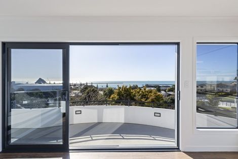 Photo of property in 23 Peace Avenue, Moturoa, New Plymouth, 4310