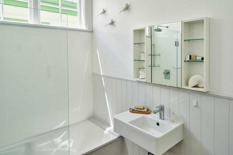 Photo of property in 6 Porritt Avenue, Mount Victoria, Wellington, 6011