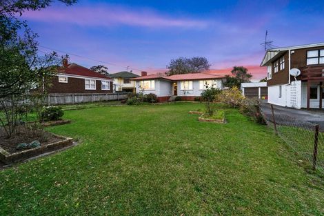 Photo of property in 17 Kuaka Place, New Lynn, Auckland, 0600