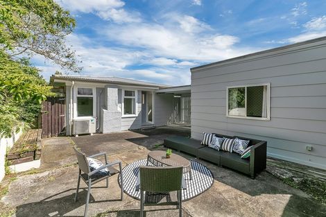 Photo of property in 1/25 Peach Road, Glenfield, Auckland, 0629