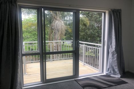 Photo of property in 2/4 John Jennings Drive, Oteha, Auckland, 0632