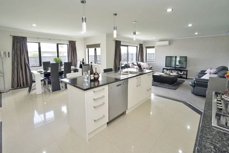 Photo of property in 14 Piwakawaka Court, Rototuna North, Hamilton, 3210