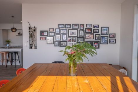 Photo of property in 68 Stratford Drive, Cable Bay, 0420