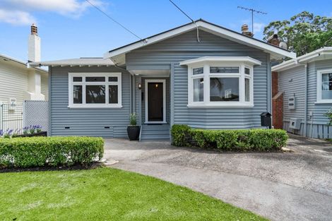 Photo of property in 15 Duders Avenue, Devonport, Auckland, 0624