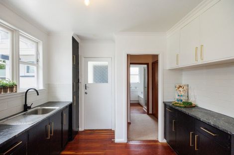 Photo of property in 7 Ruha Street, West End, Palmerston North, 4412