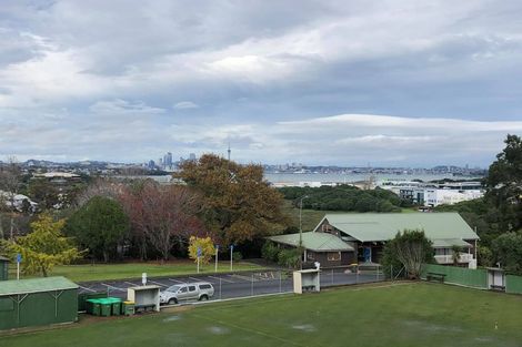 Photo of property in Frank Sargeson Apts, 205/80 Anzac Street, Takapuna, Auckland, 0622