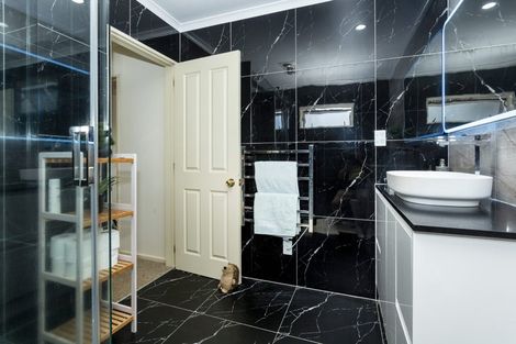 Photo of property in 21 Crimson Park, Oteha, Auckland, 0632