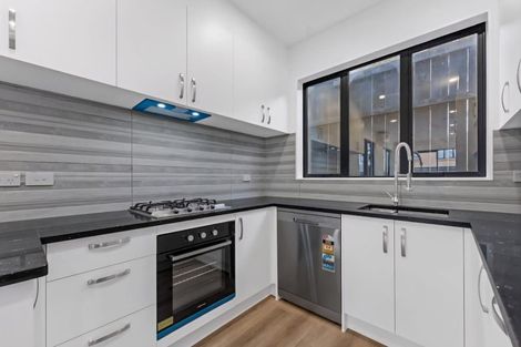 Photo of property in 2/97 Great South Road, Manurewa, Auckland, 2102