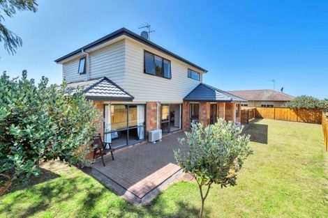 Photo of property in 19 Ashkirk Place, Wattle Downs, Auckland, 2103
